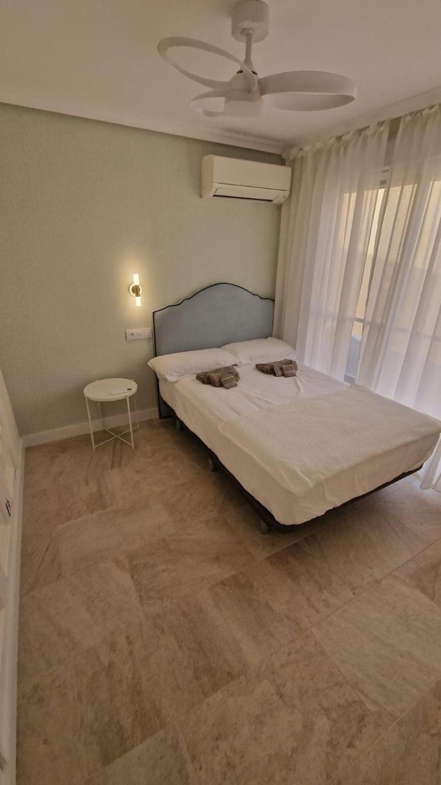 Beachfront Vila Валенсия Екстериор снимка