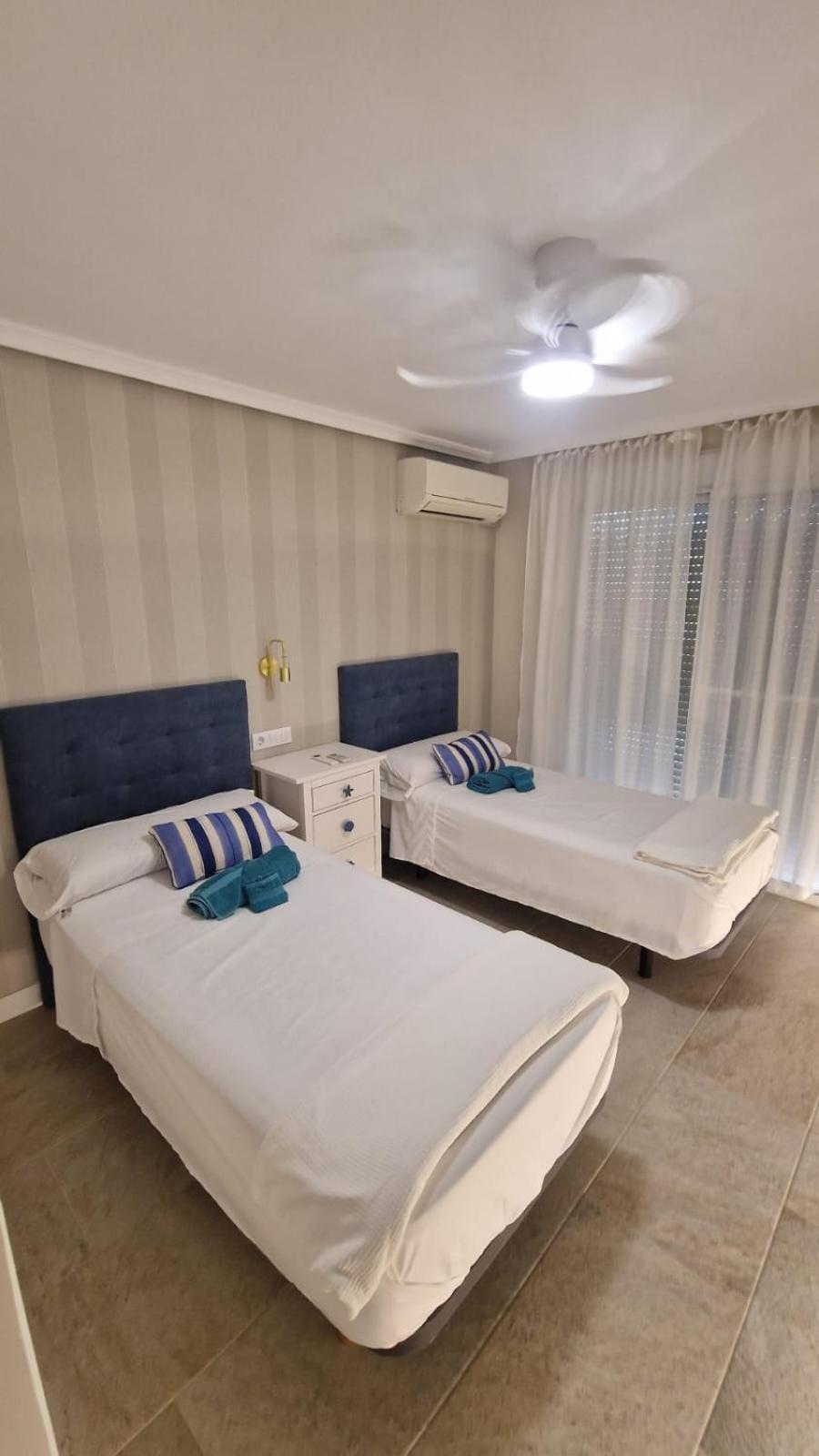 Beachfront Vila Валенсия Екстериор снимка
