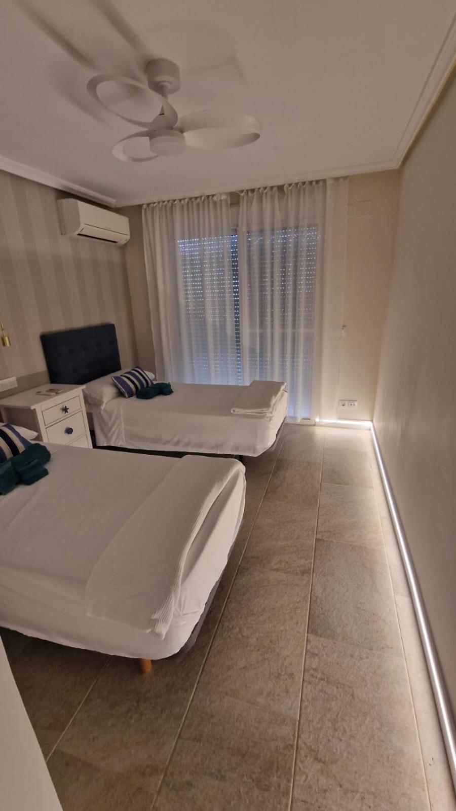Beachfront Vila Валенсия Екстериор снимка