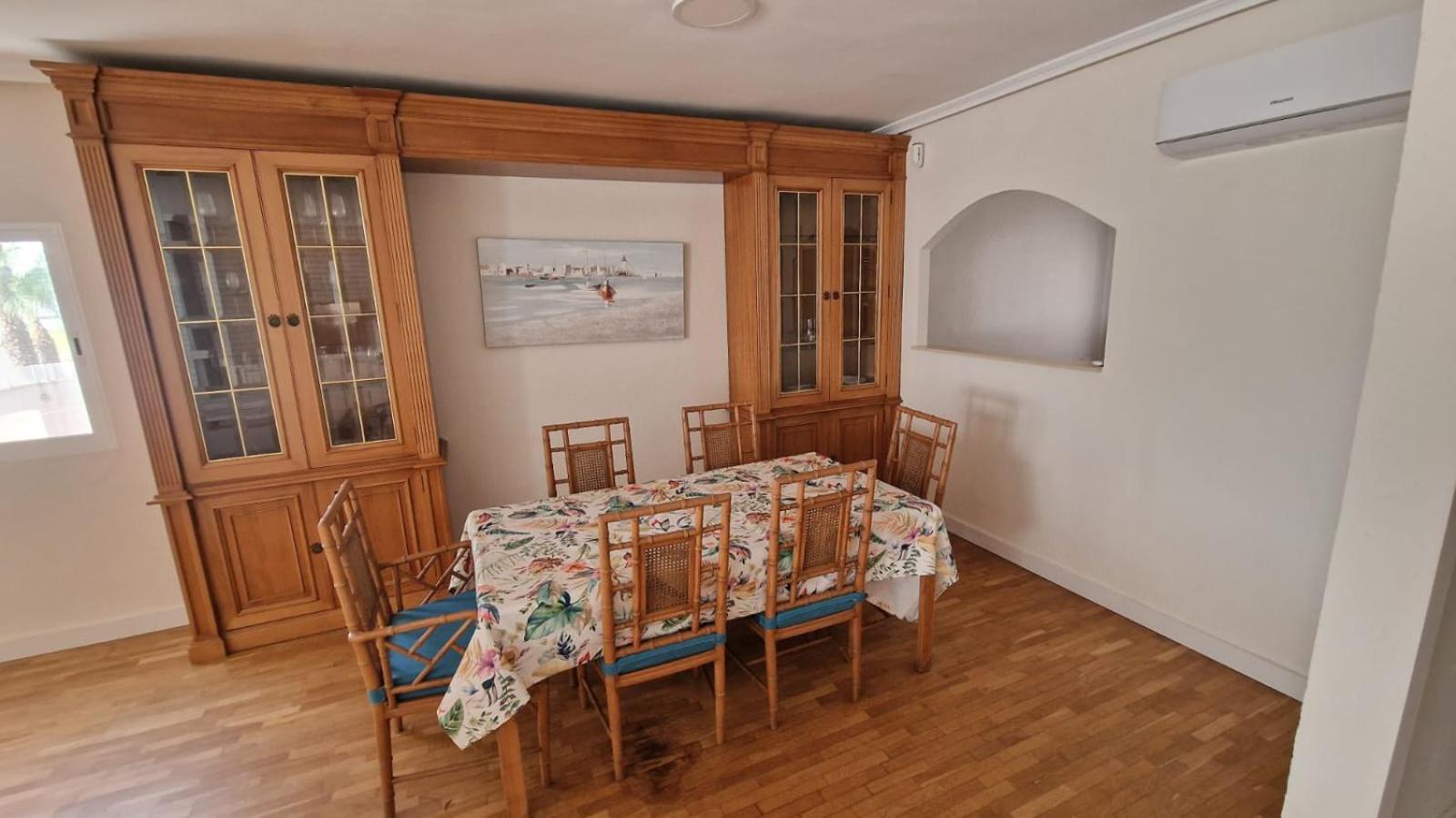 Beachfront Vila Валенсия Екстериор снимка