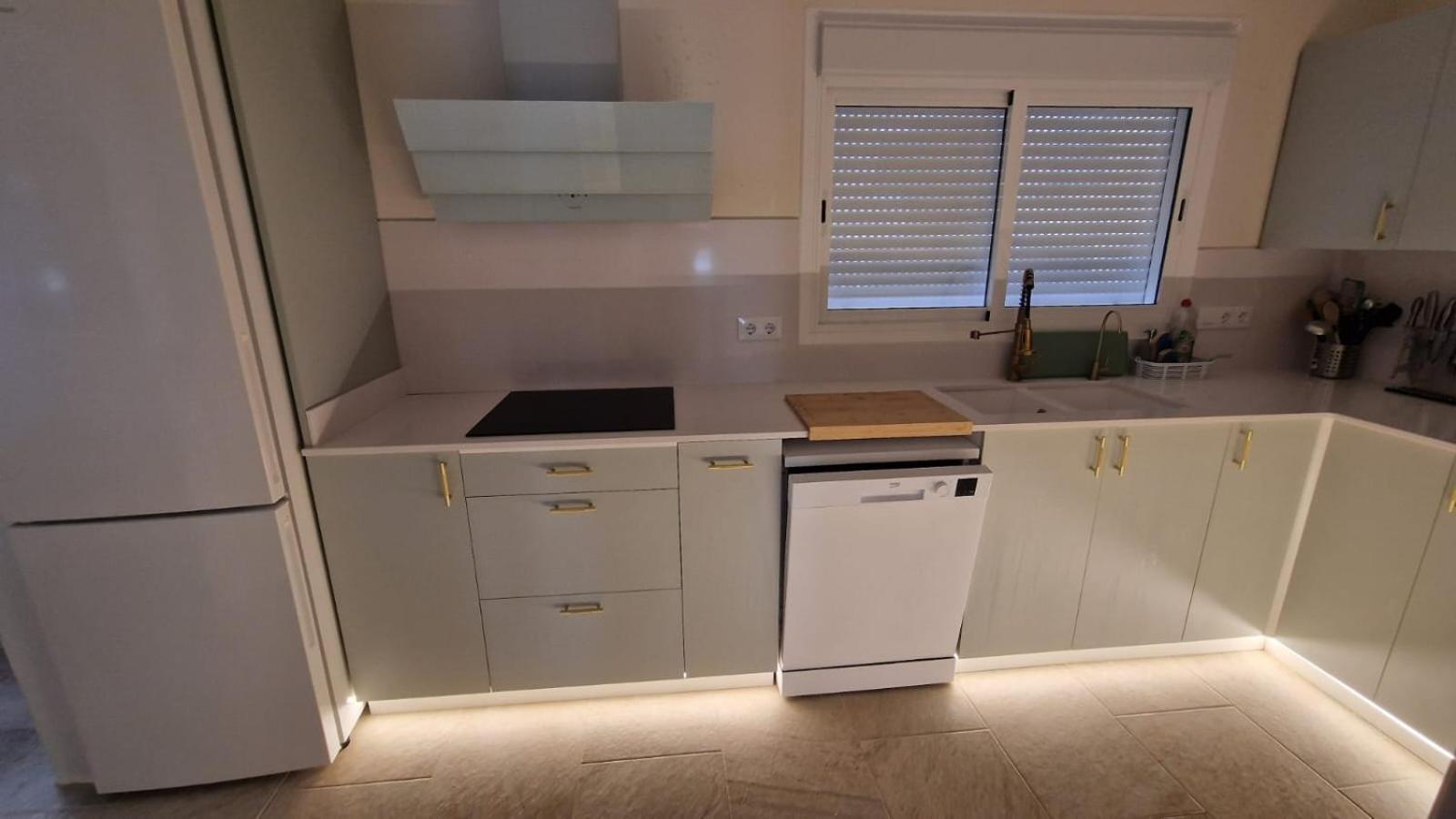Beachfront Vila Валенсия Екстериор снимка