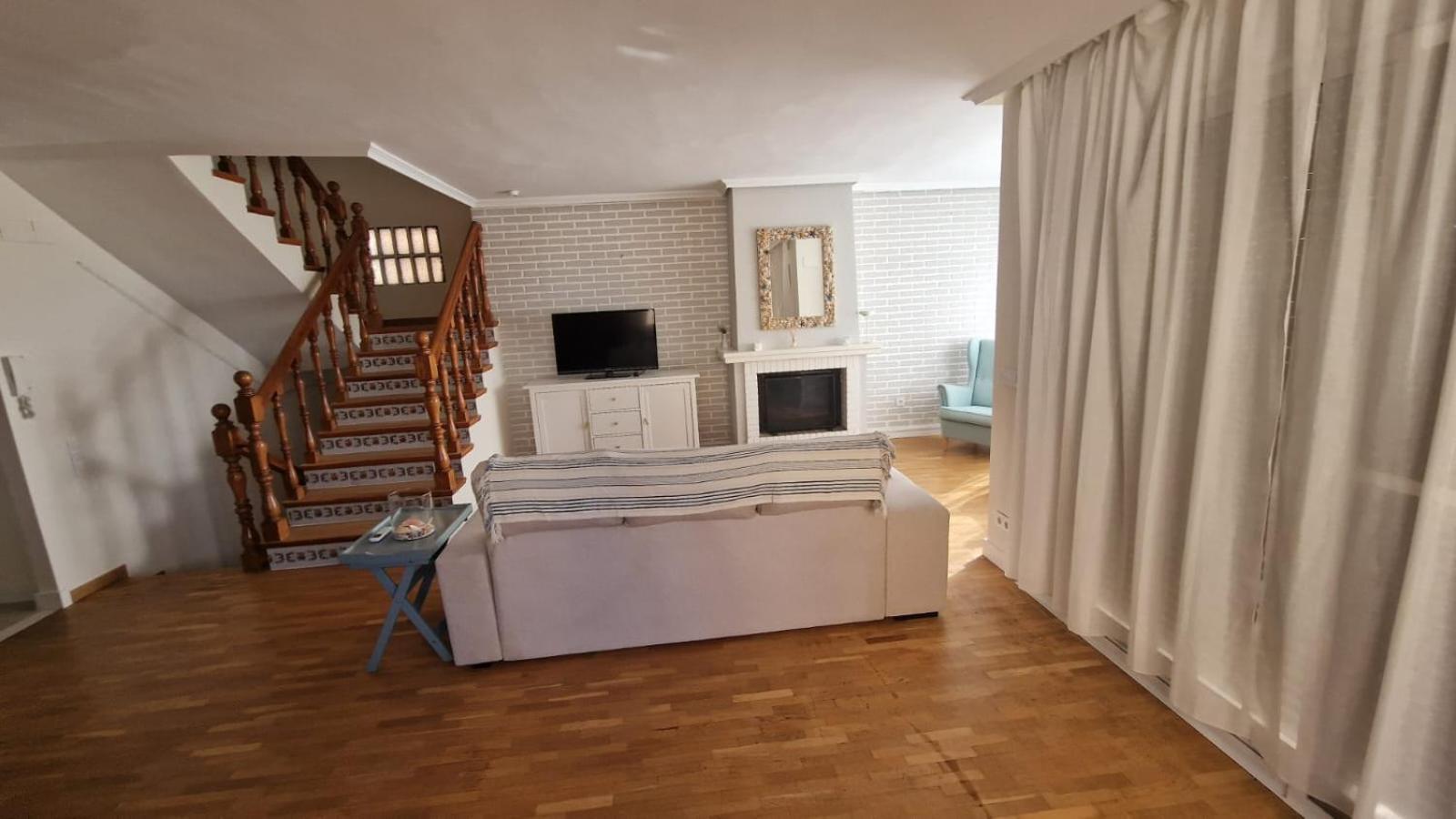 Beachfront Vila Валенсия Екстериор снимка